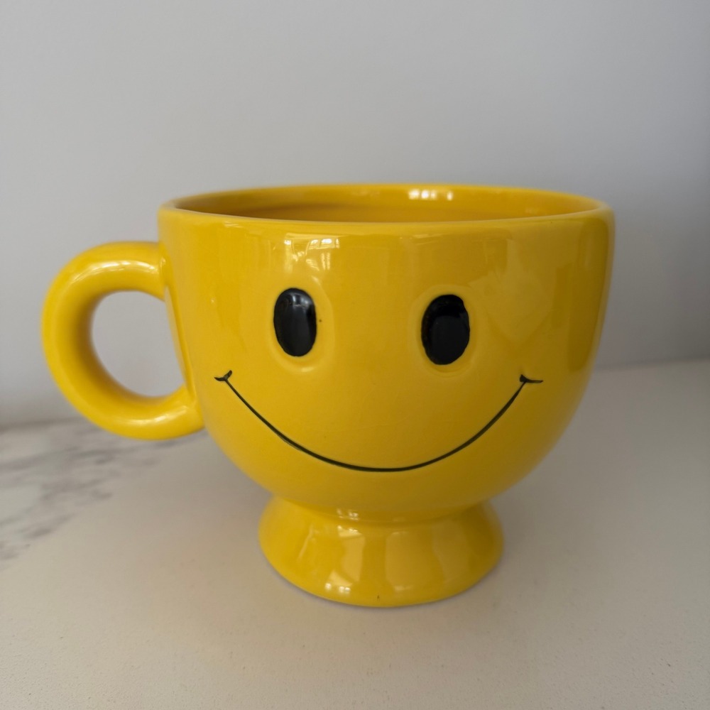 Yellow Smiley‎ Face Oversized Ceramic Footed Mug Coffee Cup Bowl